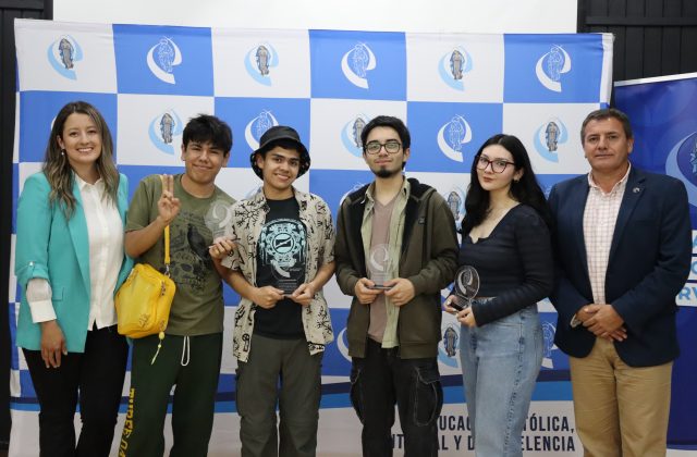 ● Nueve de los estudiantes son ex alumnos del Instituto de Humanidades de Concepción, los tres restantes, son ex alumnos del Instituto de Humanidades de Chiguayante, Instituto de Humanidades de Yumbel y de Coronel. ● Además, 55 estudiantes destacaron con puntajes superiores a los 900 puntos, distribuidos en 47 en matemáticas, 7 en competencia lectora y 1 en historia.